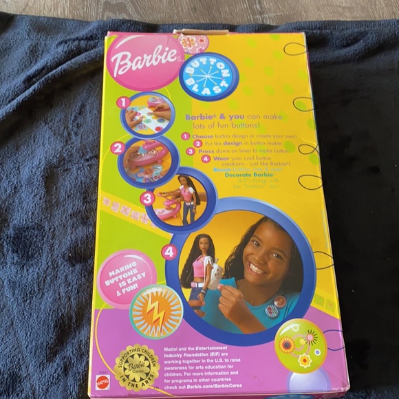 Button Blast Barbie 2002 - Picture 2 of 6
